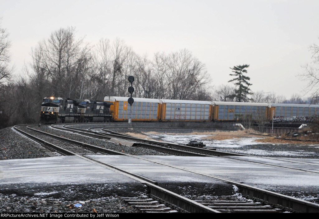 WB autorack pulls out into CP Burn